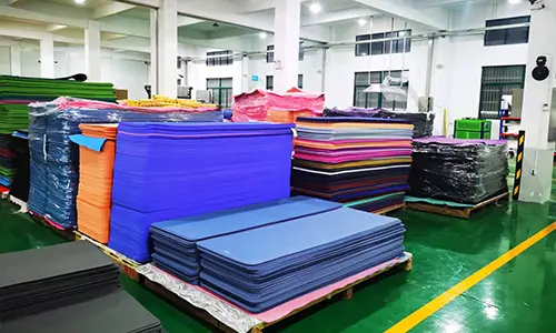 A jógaszőnyeg műhely a minőségfejlesztés új fejezetébe lép