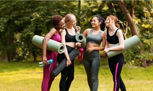 Hogyan lehet megkülönböztetni a jógaszőnyeg elejét a hátuljától?