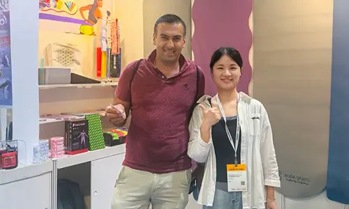 A jógaszőnyegek kerülnek a középpontba, és az egészséges életmód új irányzata egyre népszerűbb.